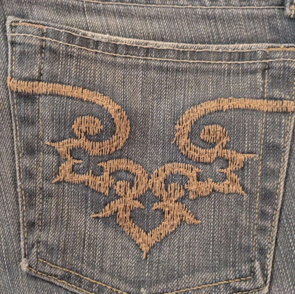 Vintage Lucky Brand Women's Light Bluish Gray Embroidered Jeans. Size 8/29 - Picture 2 of 16